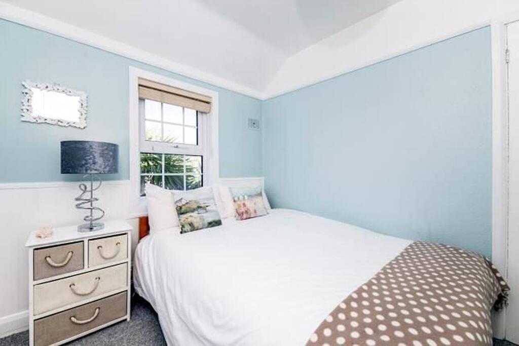 Sunrise! ~ 2 Bedrooms, Garden, Parking, Sea Views St Ives Zewnętrze zdjęcie