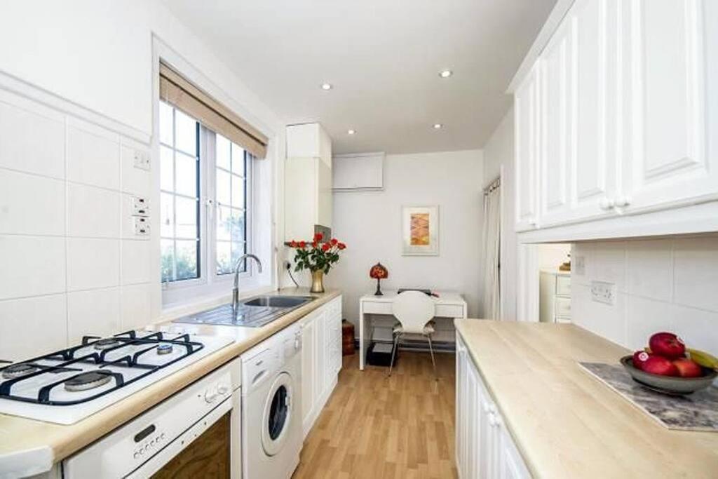 Sunrise! ~ 2 Bedrooms, Garden, Parking, Sea Views St Ives Zewnętrze zdjęcie